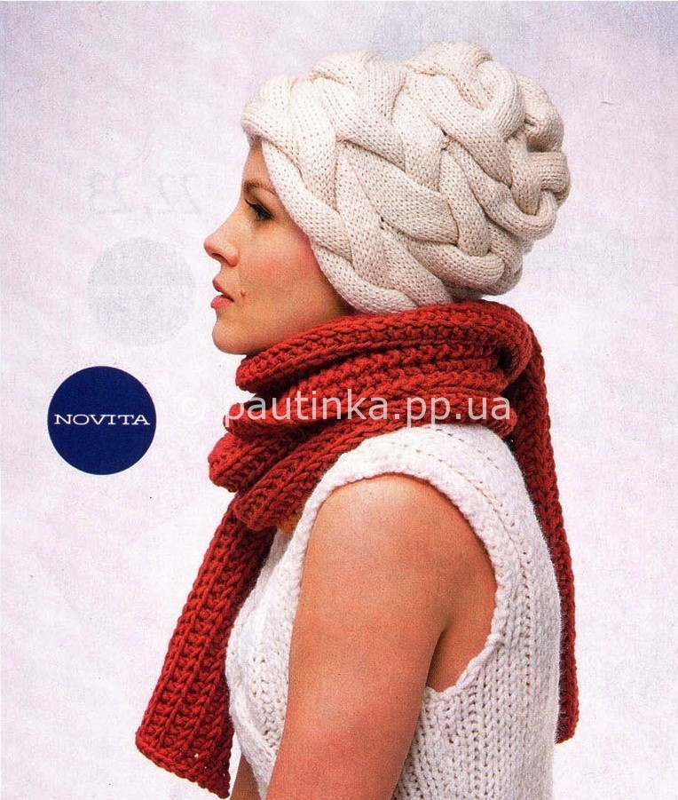 Белая шапка из кос и терракотовый шарф